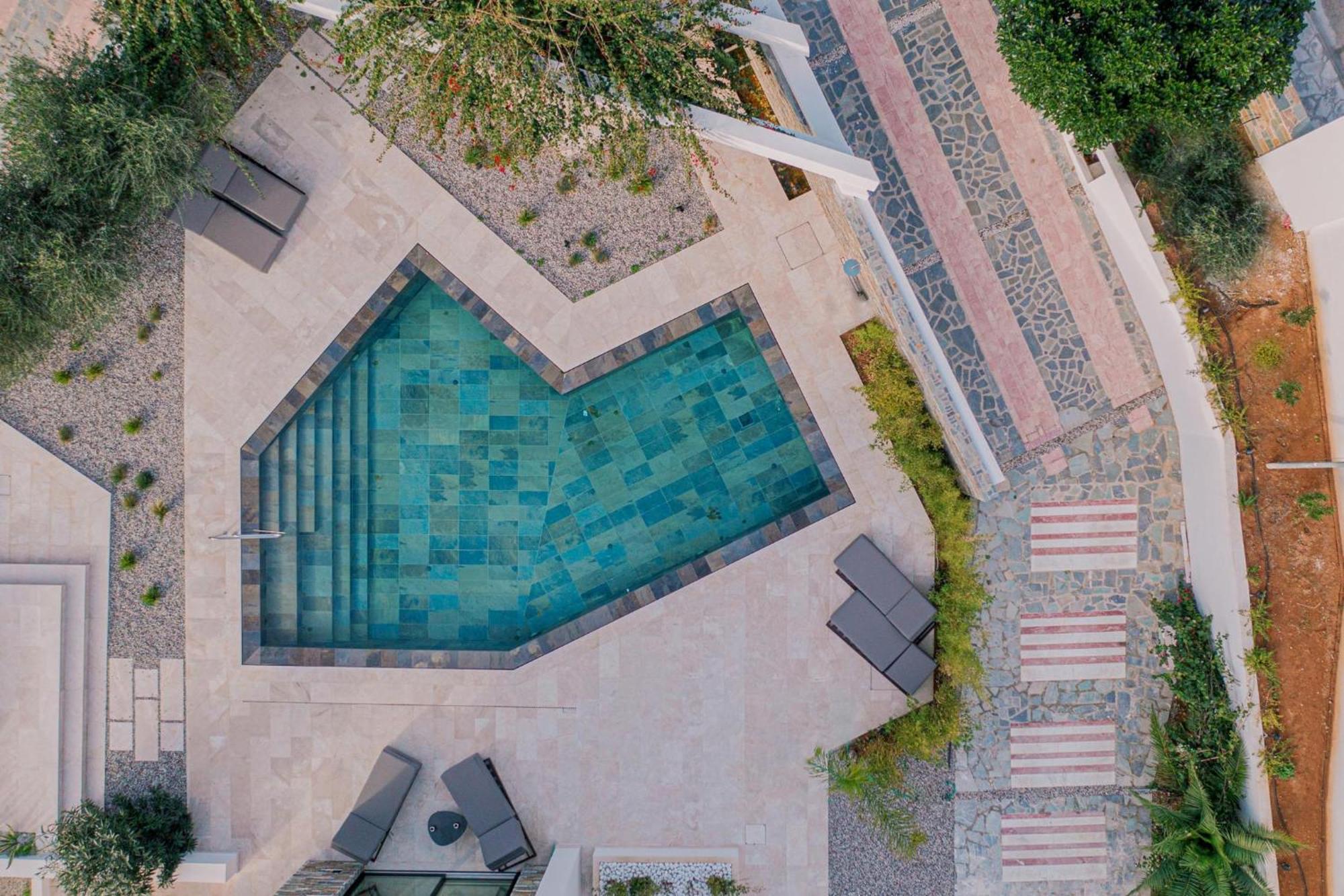 Elia Cove Luxury Ii