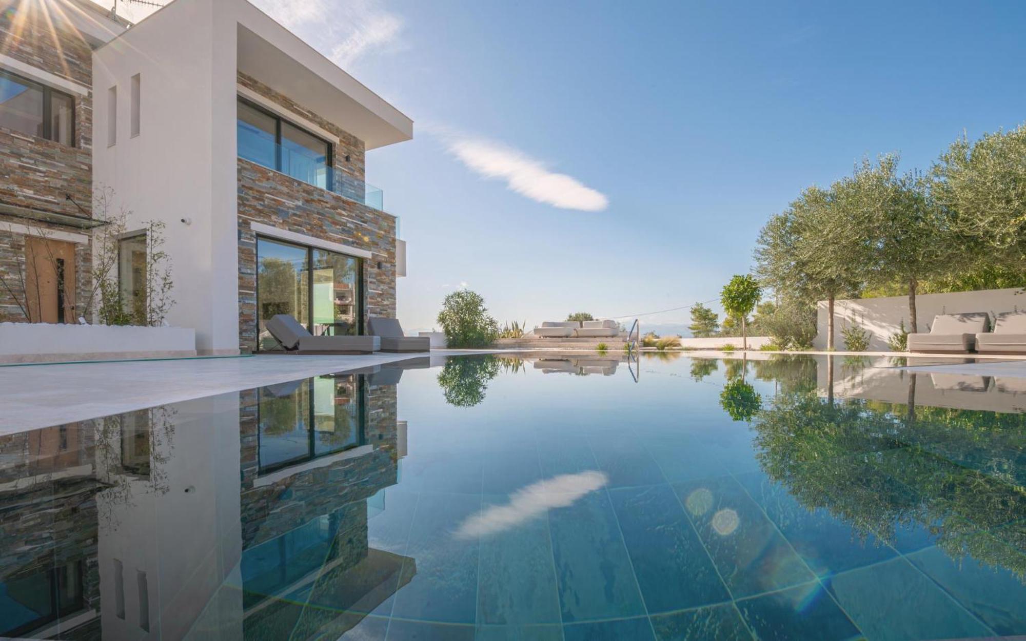 Elia Cove Luxury Ii *